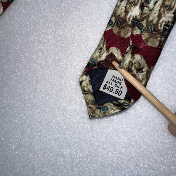 FINAL SALE Museum Artifacts Men's Tie Hound Dog Print Silk NWT - Picture 3 of 6